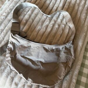 Baggu medium crescent in Dove